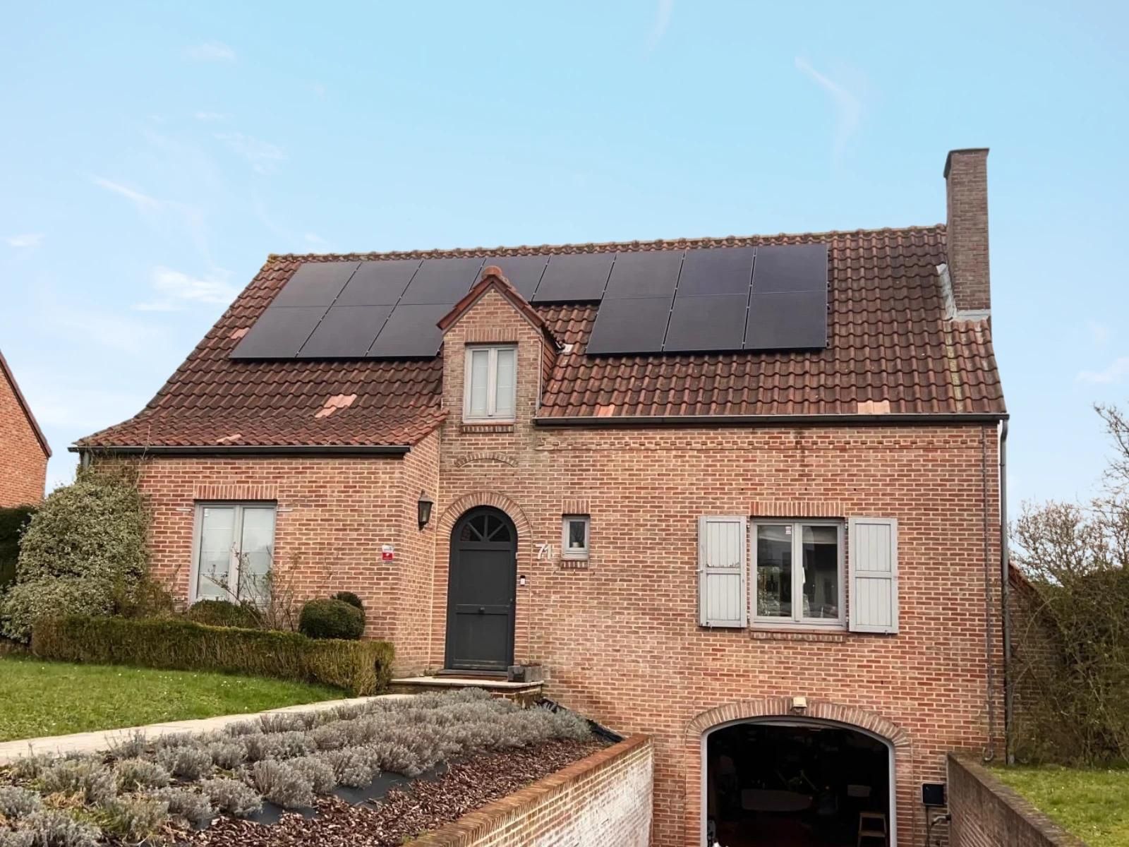 huis met zonnepanelen