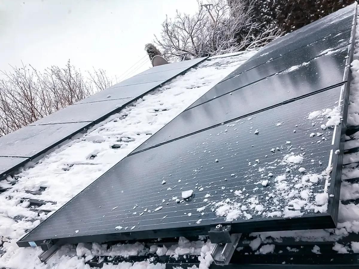 Zonnepanelen schoonmaken kan je makkelijk zelf doen